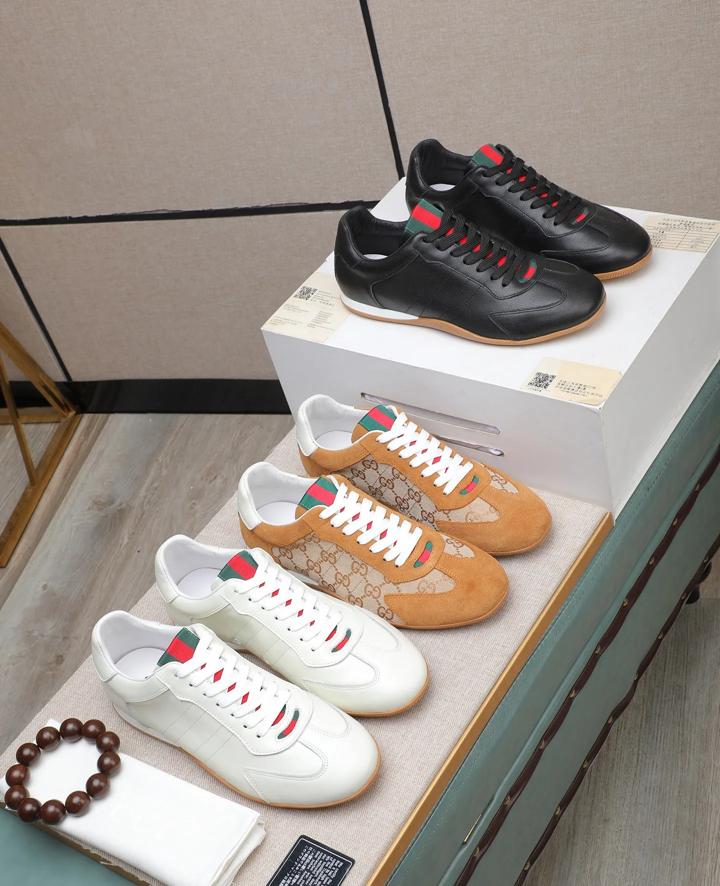 Men's shoes 💰460 GUCCI🔍🔍The latest models are on sale at the same time at the counter. Original calfskin imported from Italy, genuine leather lining, (high-end, extravagant, and classy) with exquisite workmanship. Soles: Original soles specially provided by the original factory. ⚠Exclusive double-layer movable molded soles are super comfortable⚠. Photos of the real thing🎬The real thing is even better🔍🔍"High quality·Follow the order" Code number 38-44